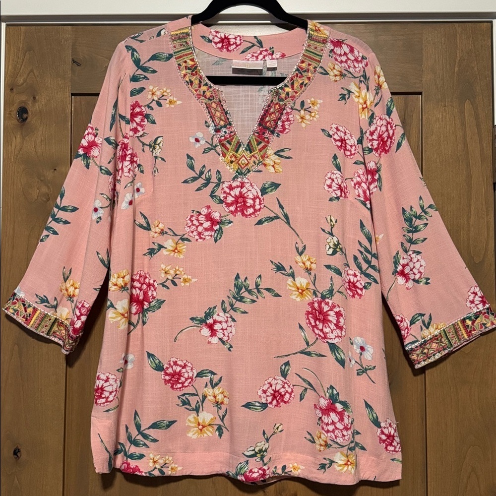 Belle by Kim Gravel blouse Womens S heavily embroidered cuffs and V neck Floral